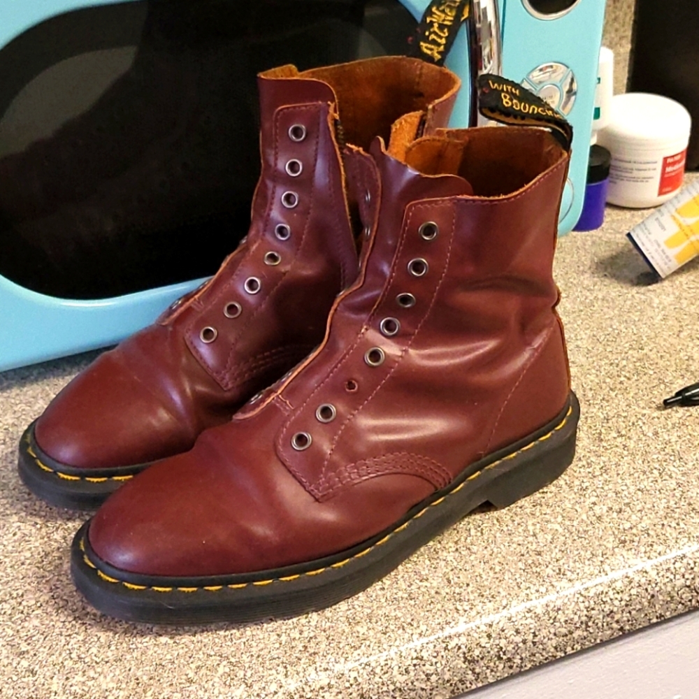 Dr. Martens Men’s 1460 LL Laceless 8-Eye Boots 7